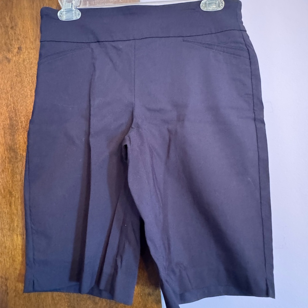 Attyre Women’s Navy Bermuda Shorts Comfortable - Size 6